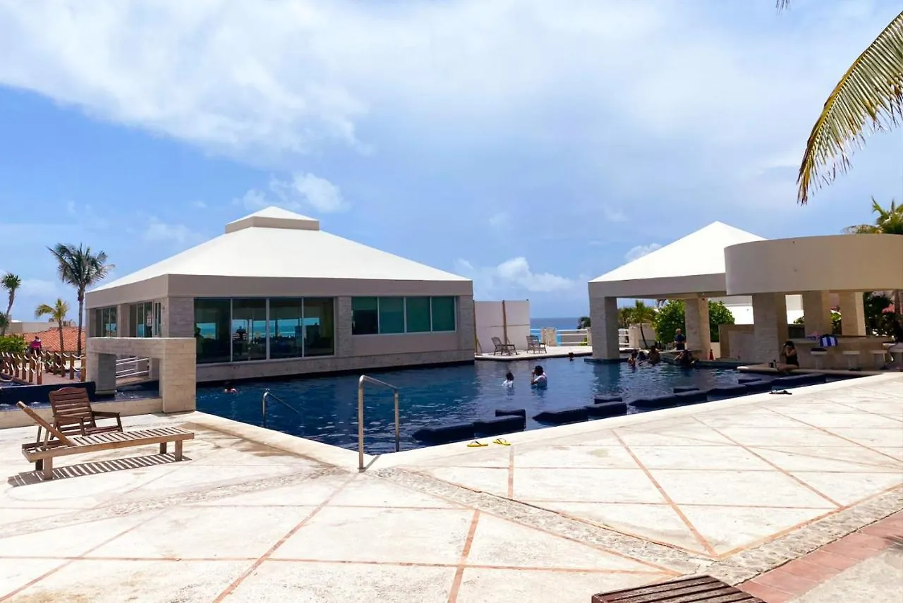 Beach, Fun & Relax At The Hotel Zone In Cancún 0*,  México