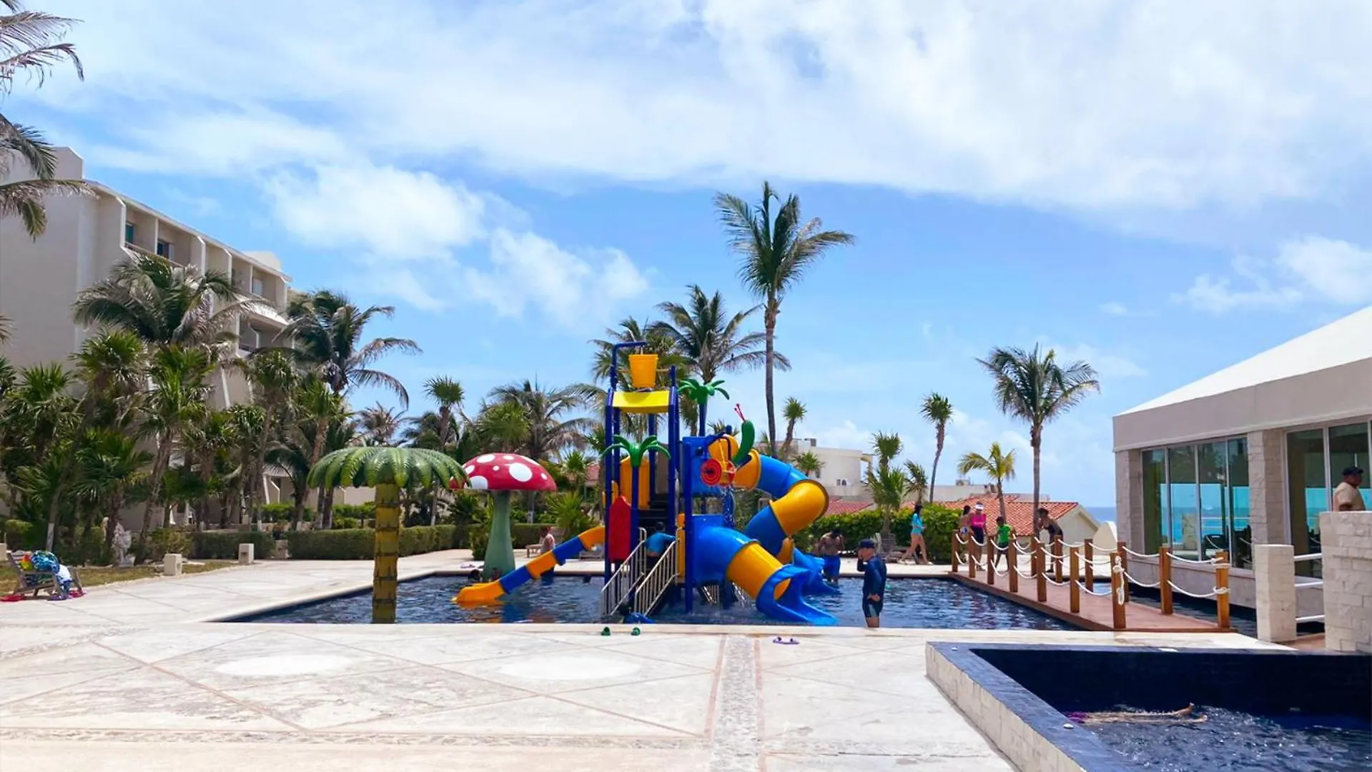 Beach, Fun & Relax At The Hotel Zone In كانكون 0*,